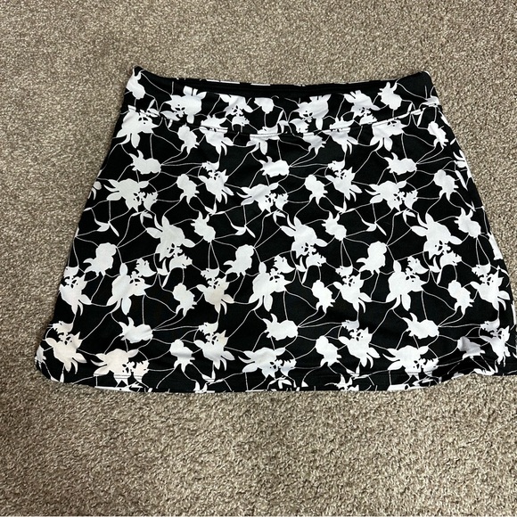 Floral Black and White Women's Skirt 🐴 - Picture 1 of 3